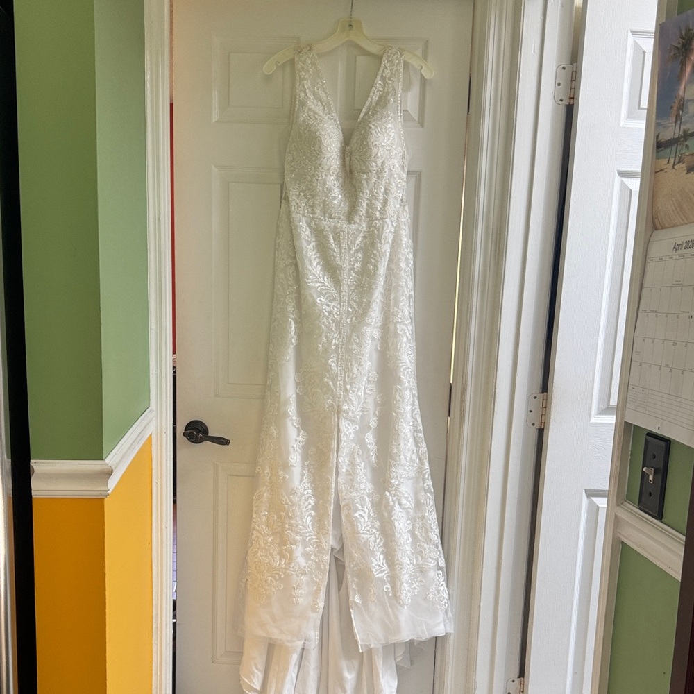 Galina Signature exclusive by David’s Bridal  white Lace V-Neck Wedding Dress